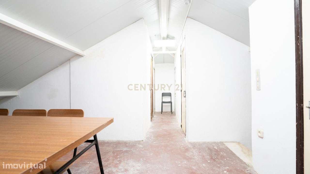 Apartamento T2 + 1* - Remodelado, em Queluz-44