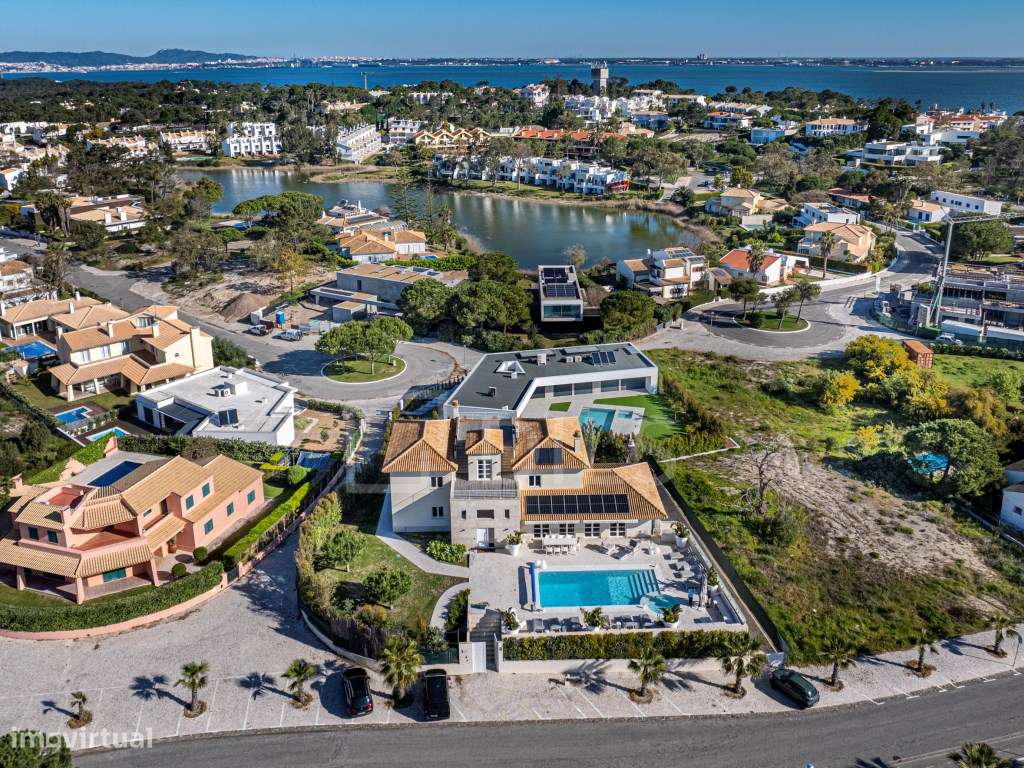 Moradia T6+1 em Soltróia, junto à praia, com piscina-38