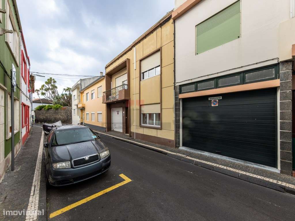 Moradia c/ Licença AL e Garagem junto à Av. Marginal - Ponta Delgada-39