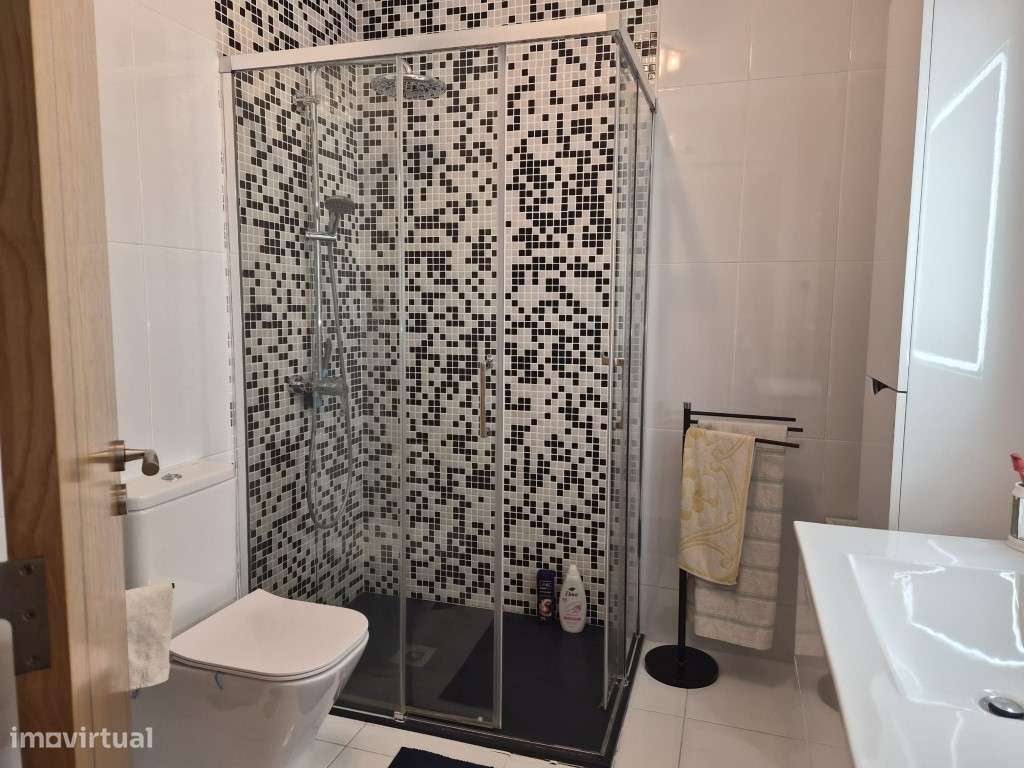 Magnífico T1 com 85 m² no Centro de Quarteira - A Passos da Praia-11