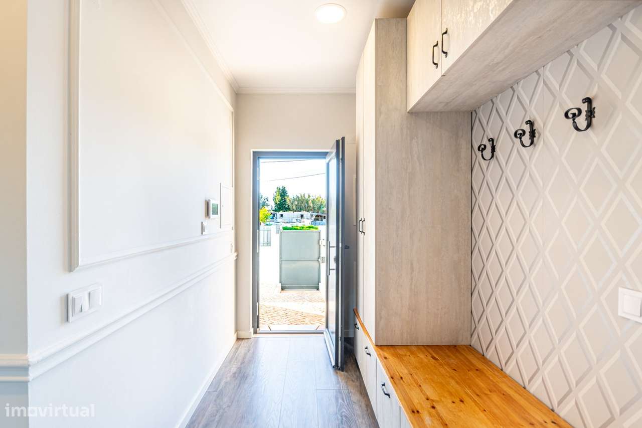 Excelente Moradia térrea Semi nova com piscina na Moita-25