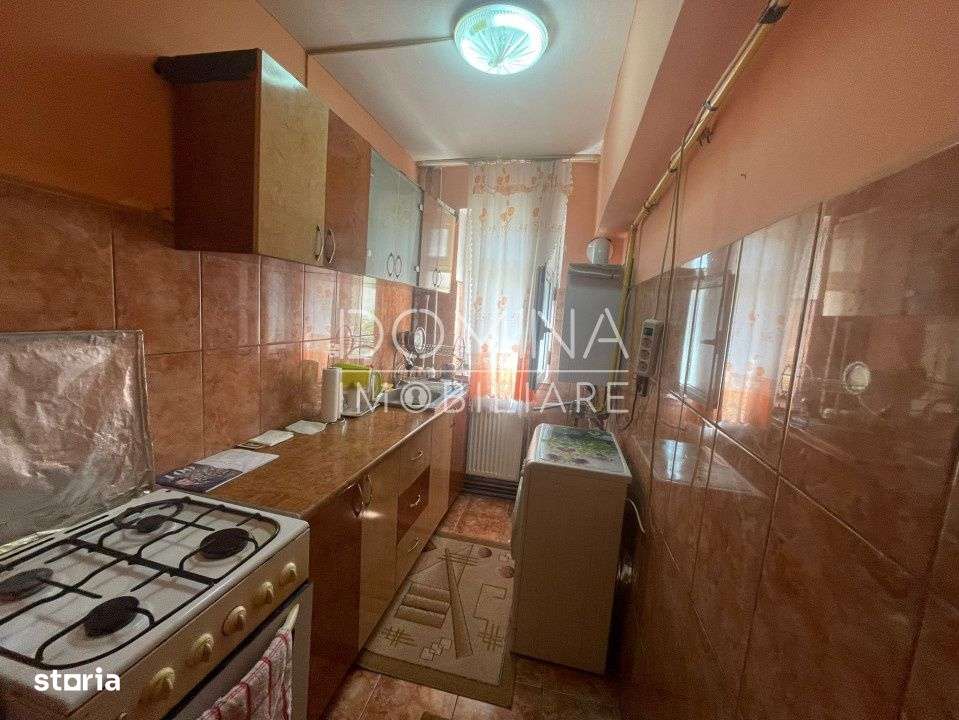 Apartament 3 camere, etaj 3, situat in Targu Jiu, str. Slt. Ion Fota - Imagine principală: 4/8