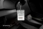 Toyota Prius 1.8 HSD Premium - 19