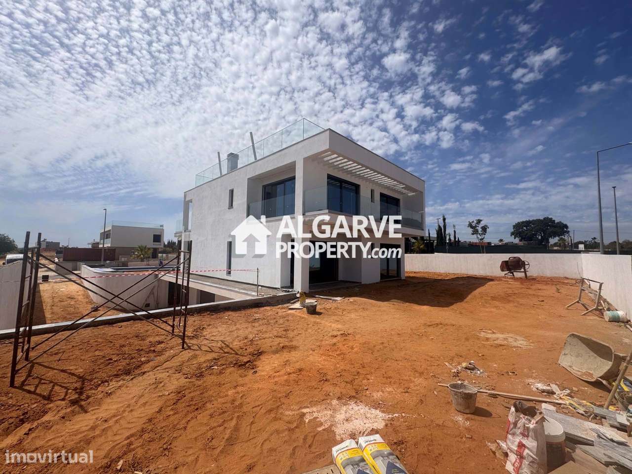 Moradia de Luxo T4 com Piscina e Vista Mar na Guia, Algarve-22