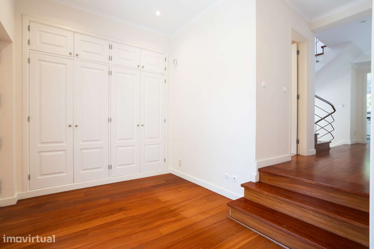 Moradia T3 de Luxo em Localização Privilegiada com Piscina e Jardim Pr - Grande imagem: 5/60