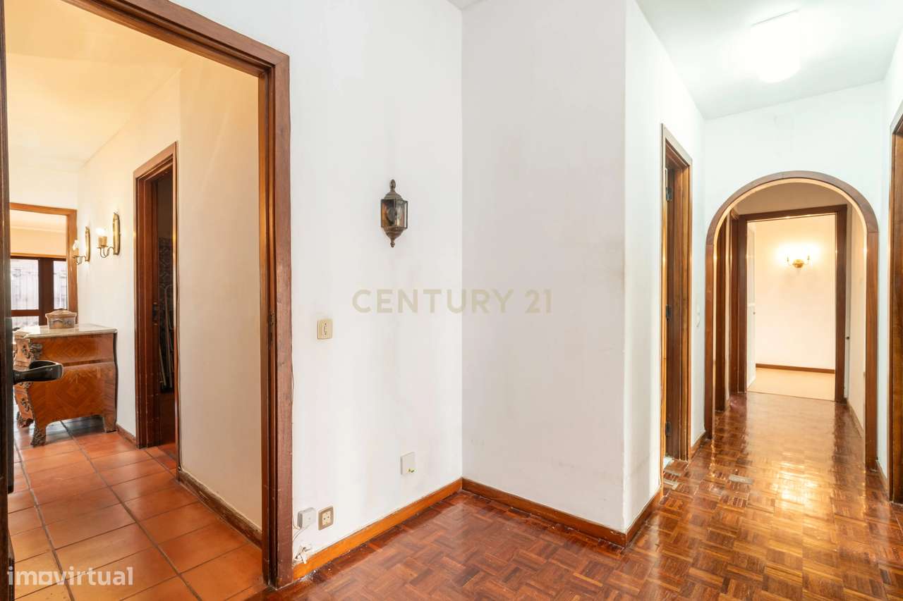 T6 com terraço de 150 m² em Celas-18