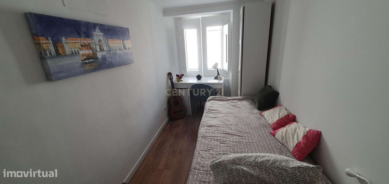 Prédio no Bairro Alto Remodelado com 3 Apartamentos e Loja, um Sonho p-33