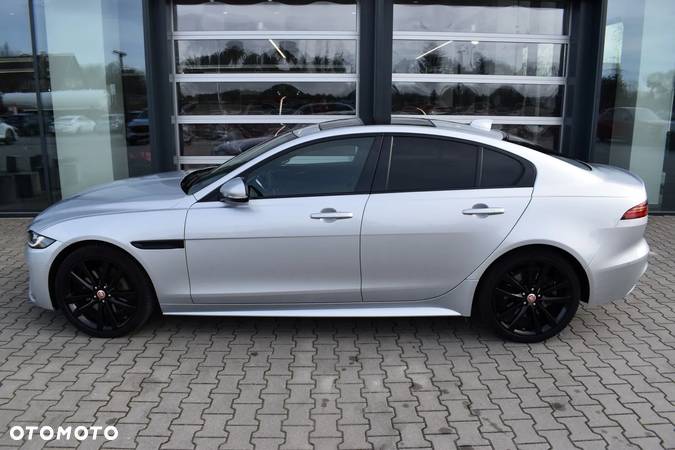 Jaguar XE 2.0 D180 AWD R-Dynamic SE - 29