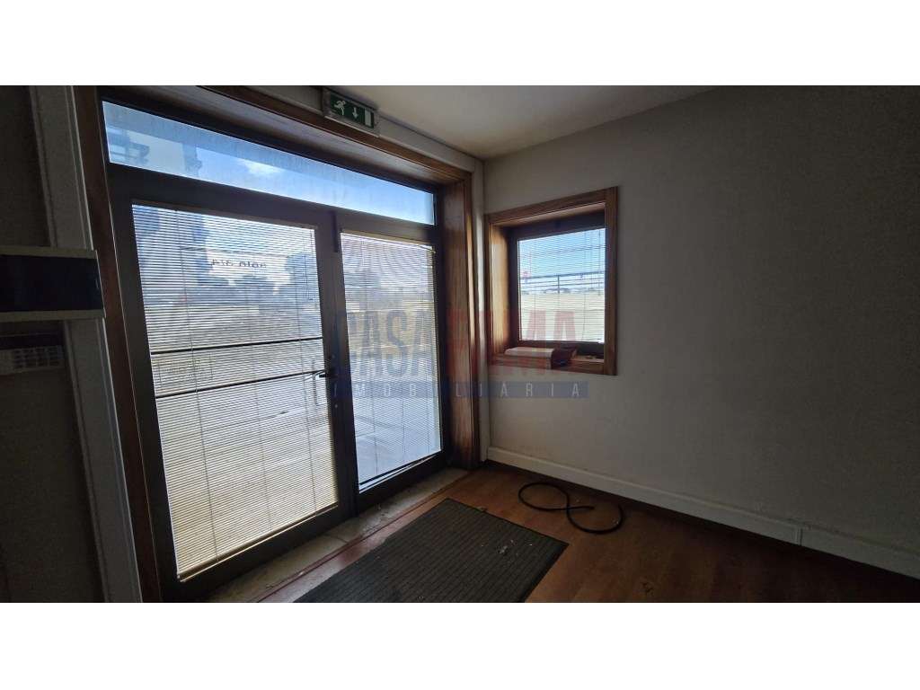 Loja/Escritório/Clínica em Vila do Conde - Frente ao Mar com Lograd... - Grande imagem: 2/20