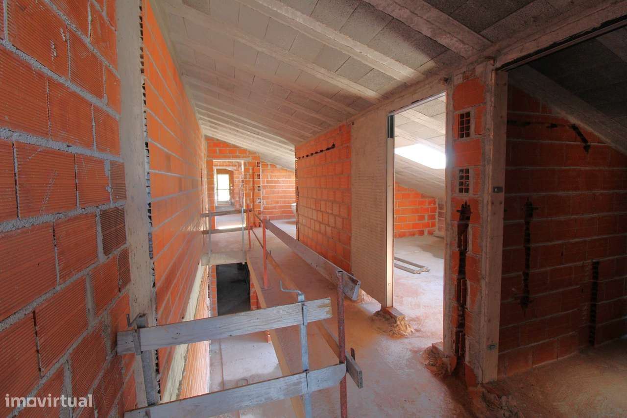 Apartamento Duplex T2 + 2 com entradas independentes na Cumieira-10