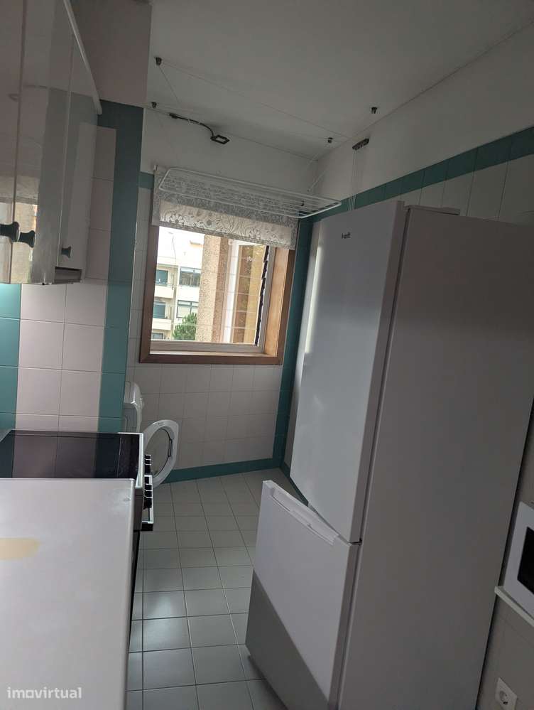 Arrenda-se T1 - cozinha mobiliada - Grande imagem: 4/7