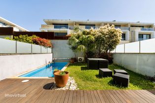 Moradia T5 renovada com piscina e vista mar em Aldoar, Porto