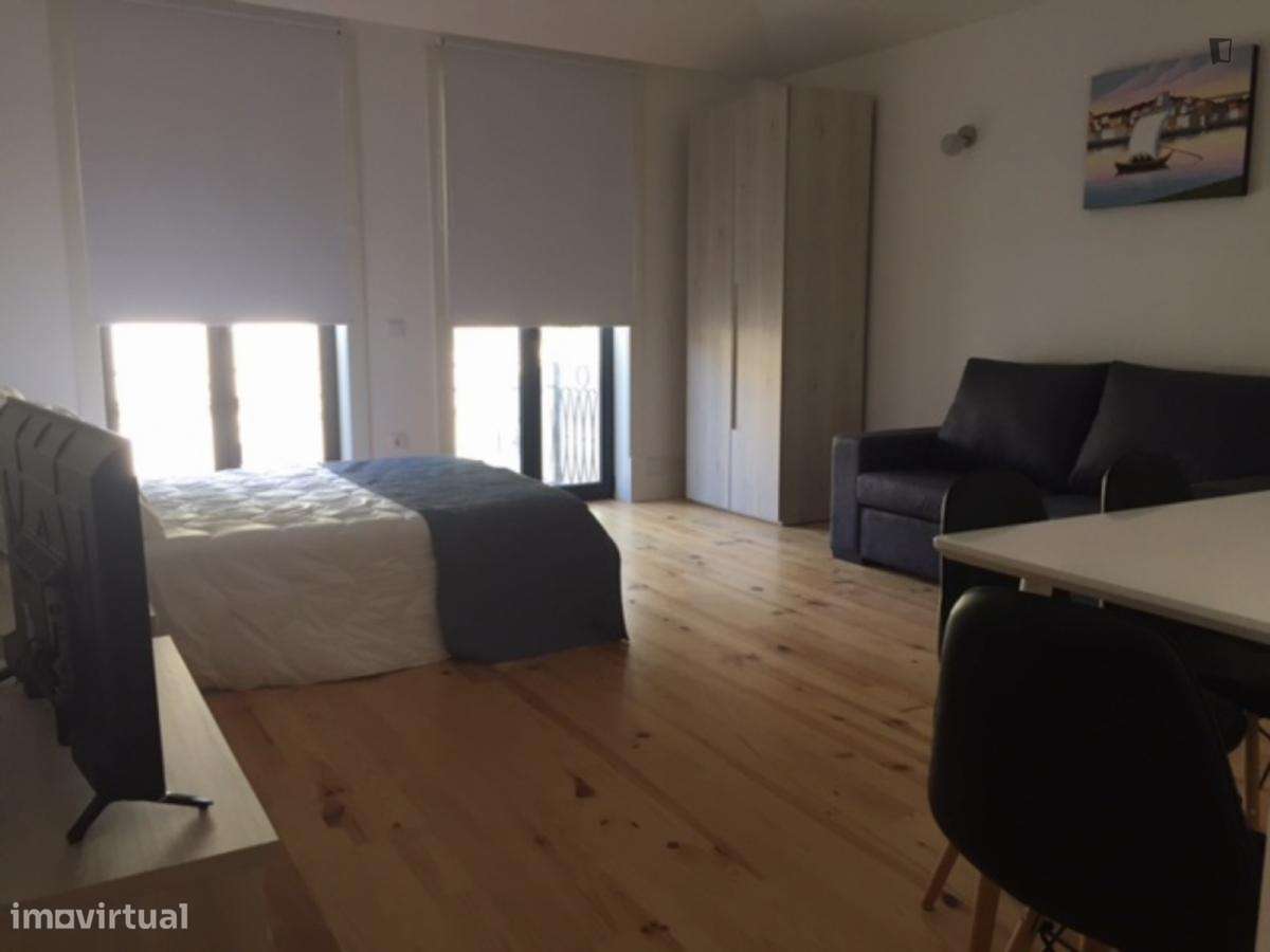 Apartamento com 1 quartos - localizado em Sé Porto - Grande imagem: 5/9