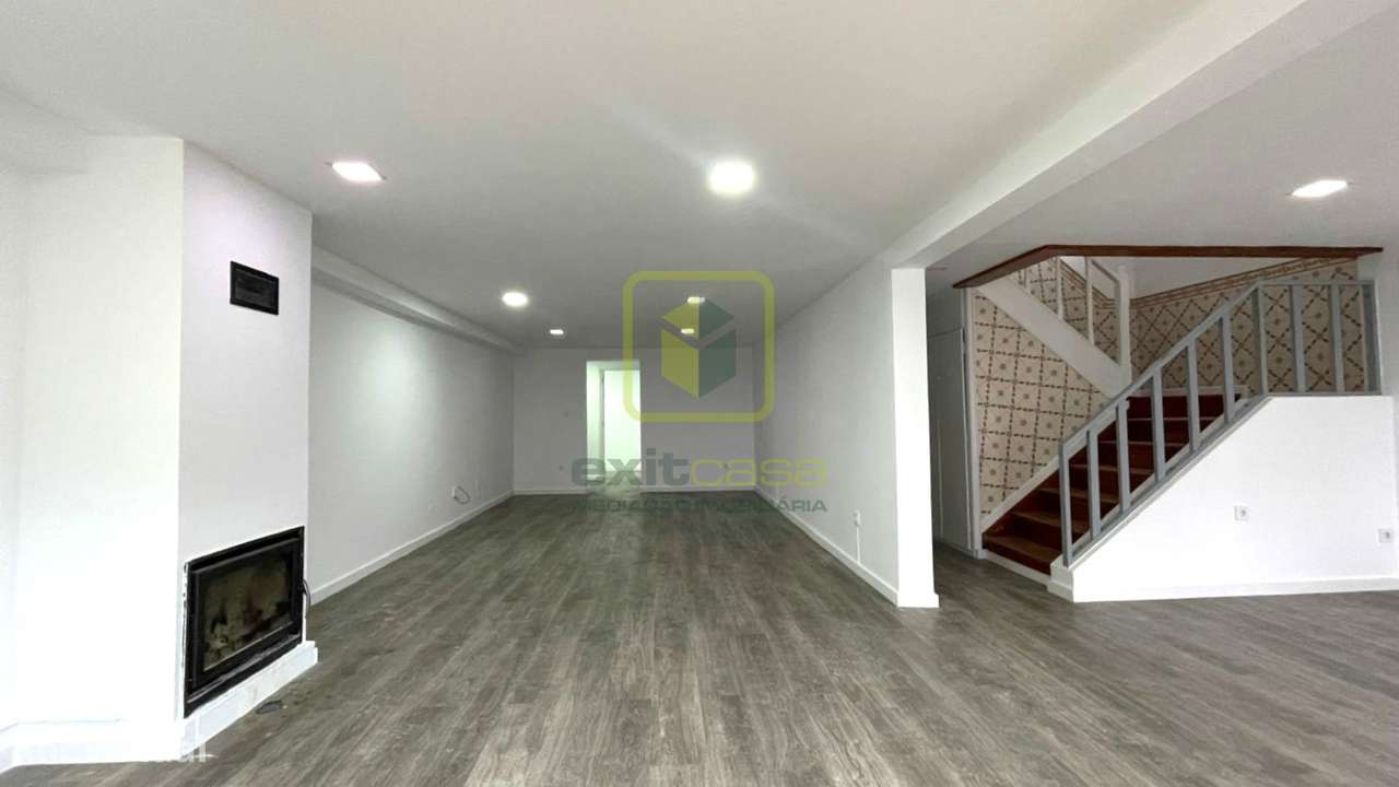 Moradia a poucos minutos da Praia - Grande imagem: 3/38