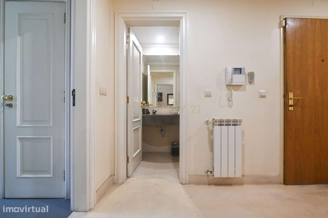 Apartamento 3 quartos, 3 WC, no centro dos Jardins da Parede, com vist-11