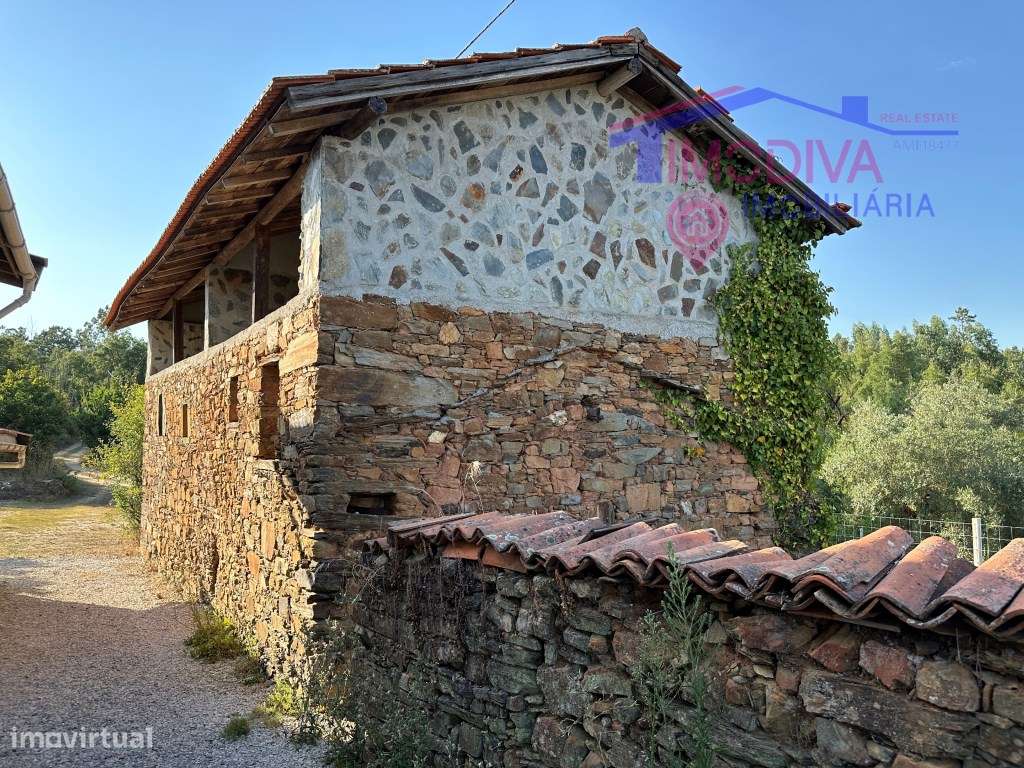 Moradia em pedra de traça rústica com terreno de 3110m2 - Grande imagem: 4/35