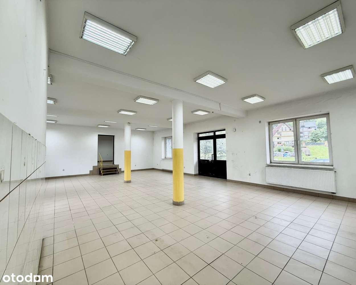 Dom z częścią usługową w doskonałej lokalizacji-17