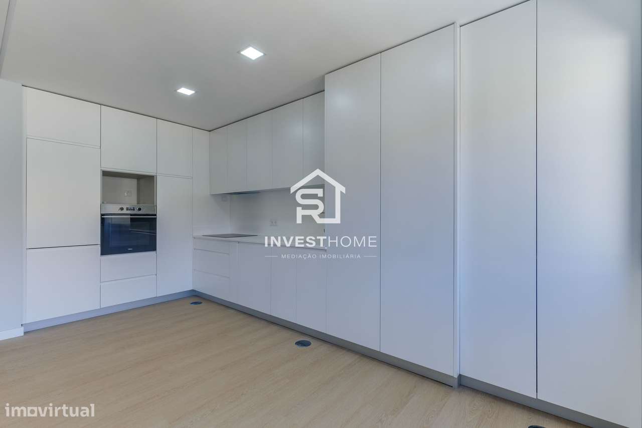 Apartamento T2+1 | Renovado | Boas Áreas | Varanda | 2 Lugares Garagem-13