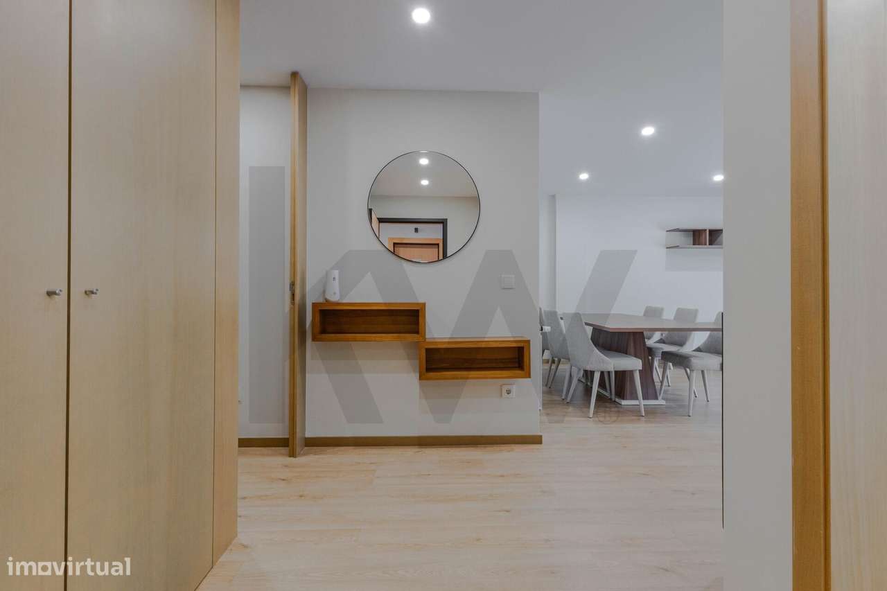 Excelente apartamento T2 mobilado, com garagem e arrumo – como novo (2 - Grande imagem: 2/25