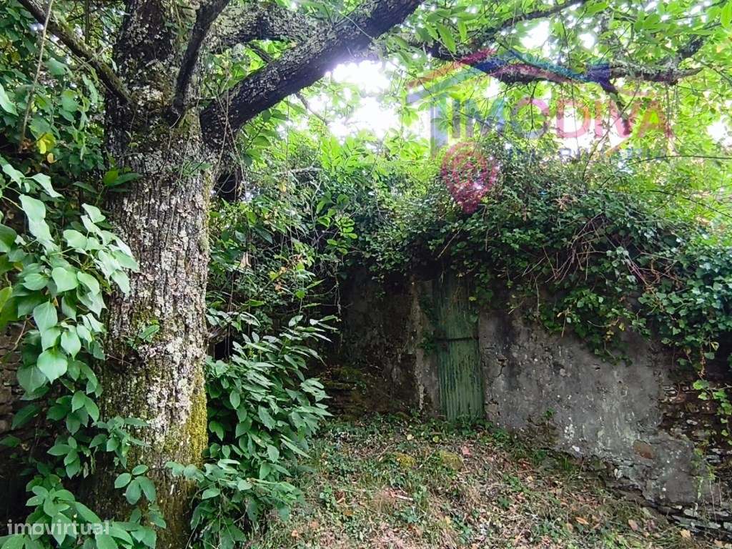 Moradia com terreno em Castanheira de Pera-25