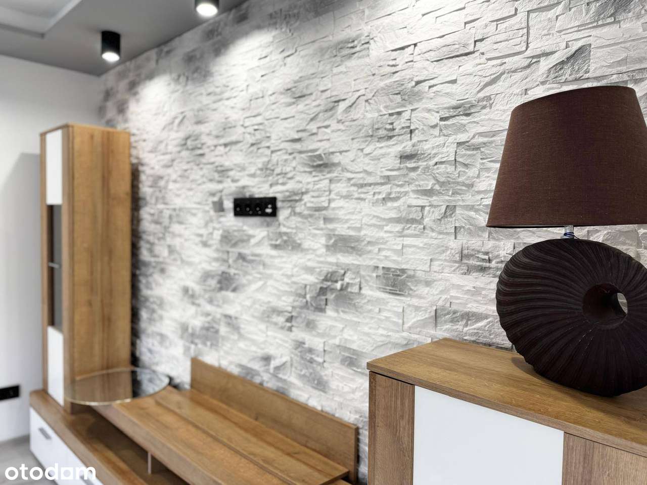 Sprzedaż/wynajem - Jasna Kawalerka na I Piętrze Po Generalnym Remoncie - Pełny obrazek: 4/9