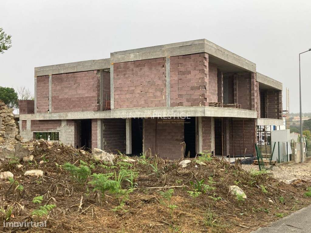 Gouveia/Fontanelas Moradia T4 geminada, em construção, arquitetura ...-10