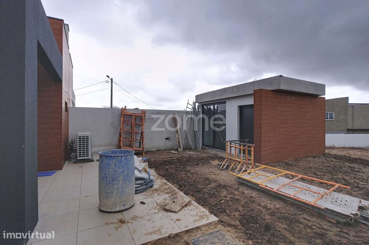 Moradia T4 Nova Em Aradas Aveiro