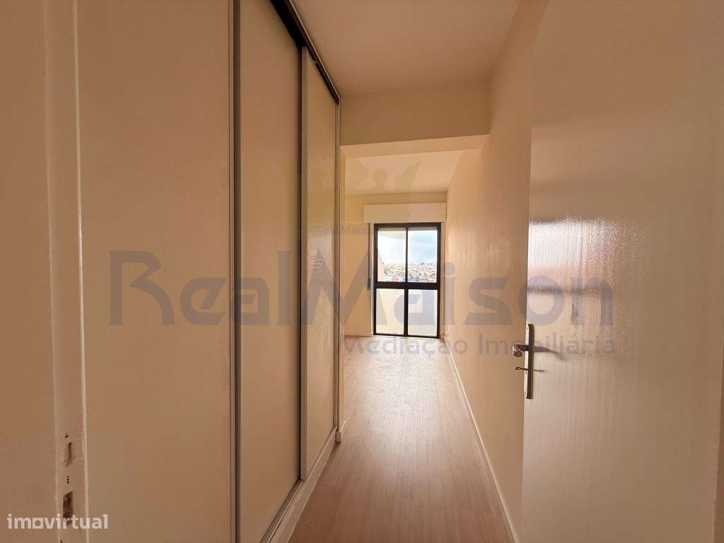 Vende-se Apartamento T2 Renovado - Mem Martins-10