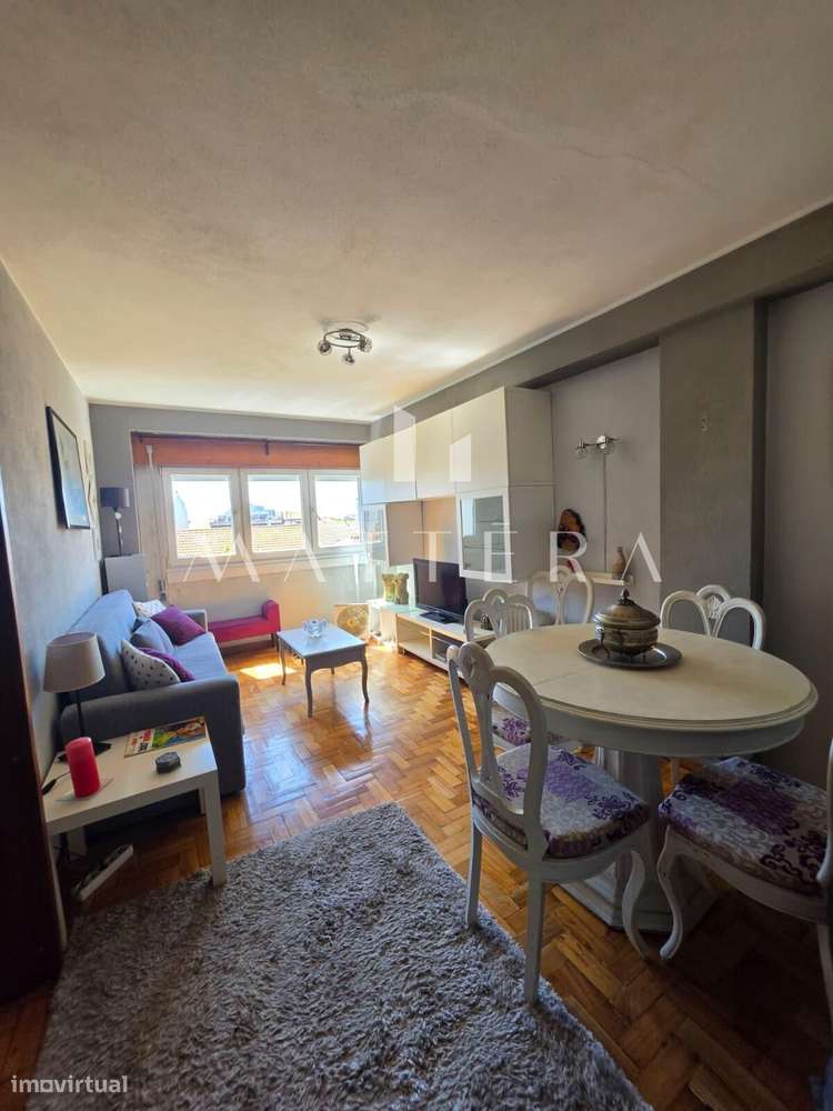 Apartamento T2 com boa exposição solar em Ramalde – Porto-3
