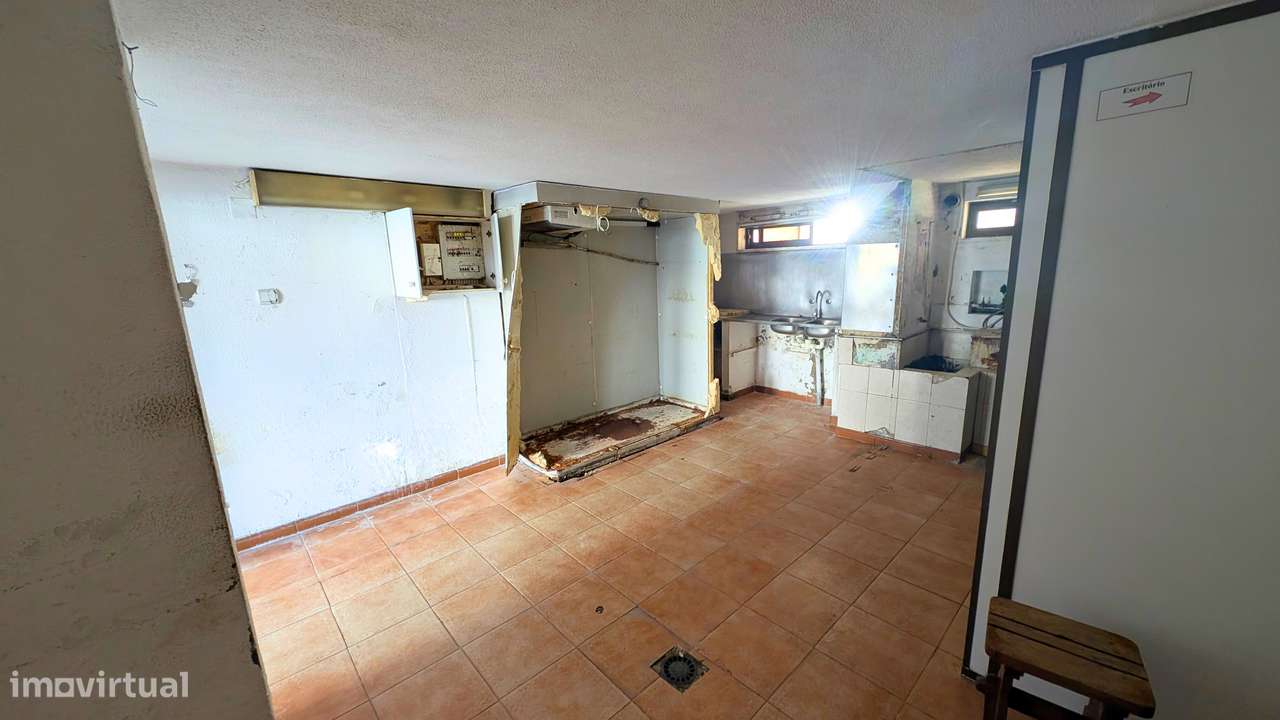 Churrasqueira com 2 Entradas Independentes | Centro de Almada-10