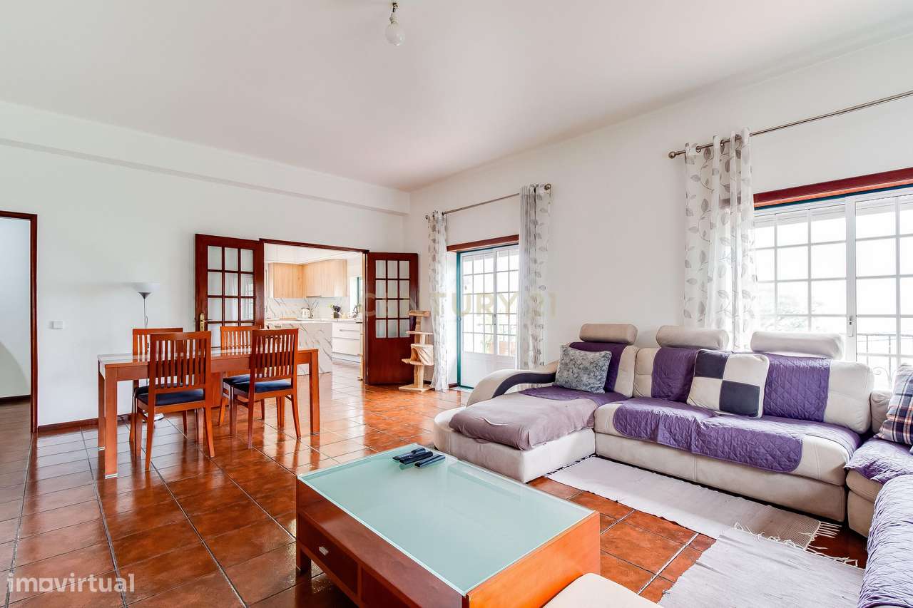 Prédio com 2 apartamentos+garagem+terreno-40