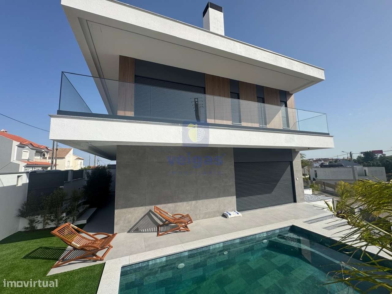 Moradia T4 C/ Piscina -  Bairro Primavera-8