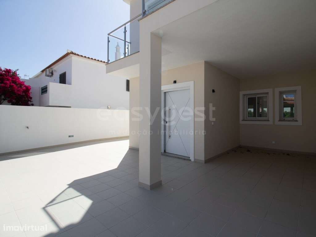 Moradia Nova Geminada T2+1 com piscina, cave e estacionamento - Altura - Grande imagem: 4/51