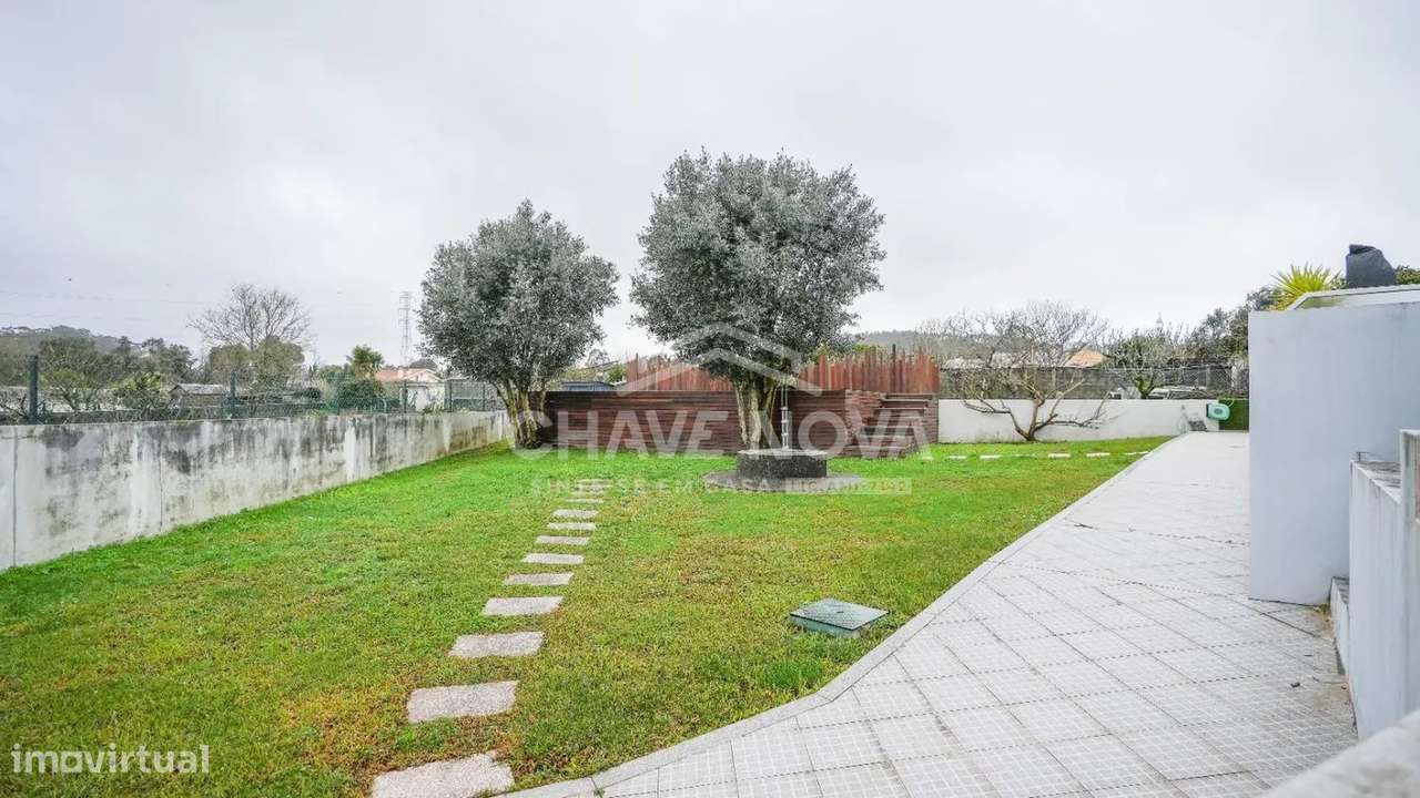 Moradia Geminada V4, situada em Pedroso,Carvalhos Vila Nova de Gaia.-12