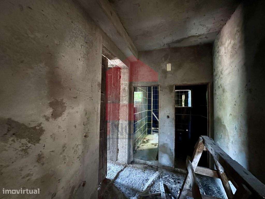 Moradia para restauro, Chorense - Grande imagem: 5/22