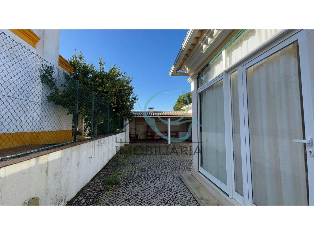 Moradia T4 em Azeitão - Excelente Oportunidade-6