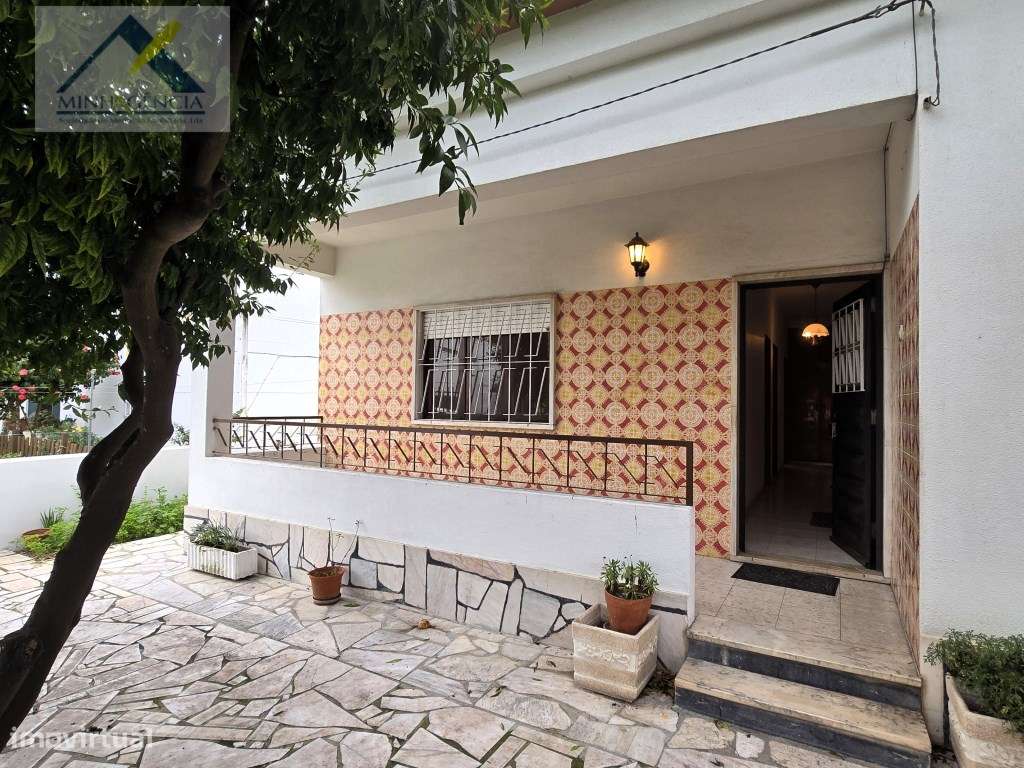 Moradia isolada com garagem na Quinta do Conde - Grande imagem: 2/37