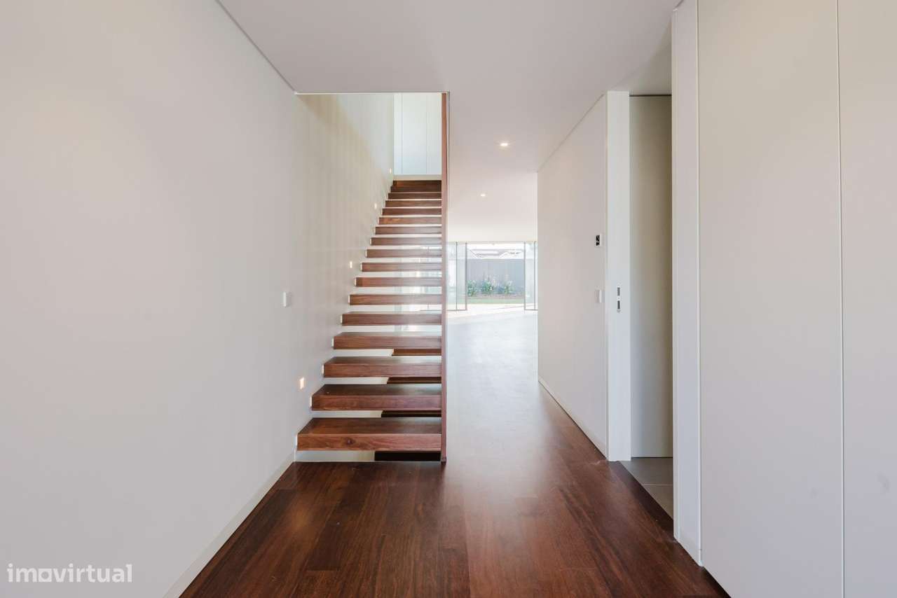 Moradia T4 Isolada com Piscina Privativa no Sandwoods, Cascais - Grande imagem: 3/36