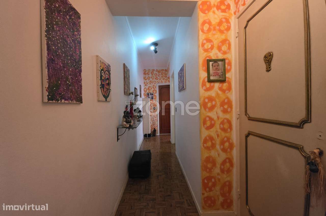 Excelente apartamento T2, situado num 1.º andar, na Buraca-4
