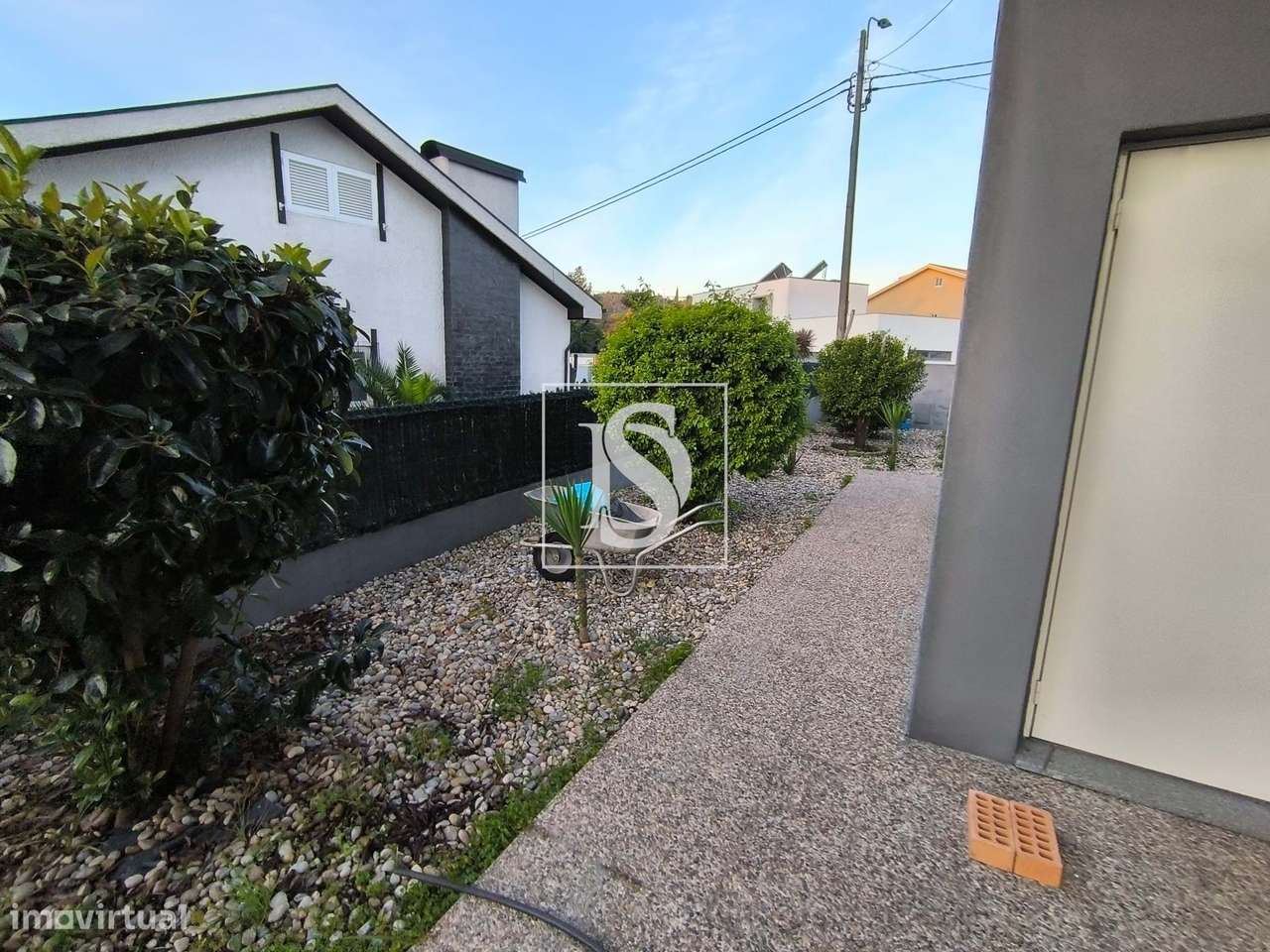Moradia Isolada T3 em Vilar de Andorinho-22