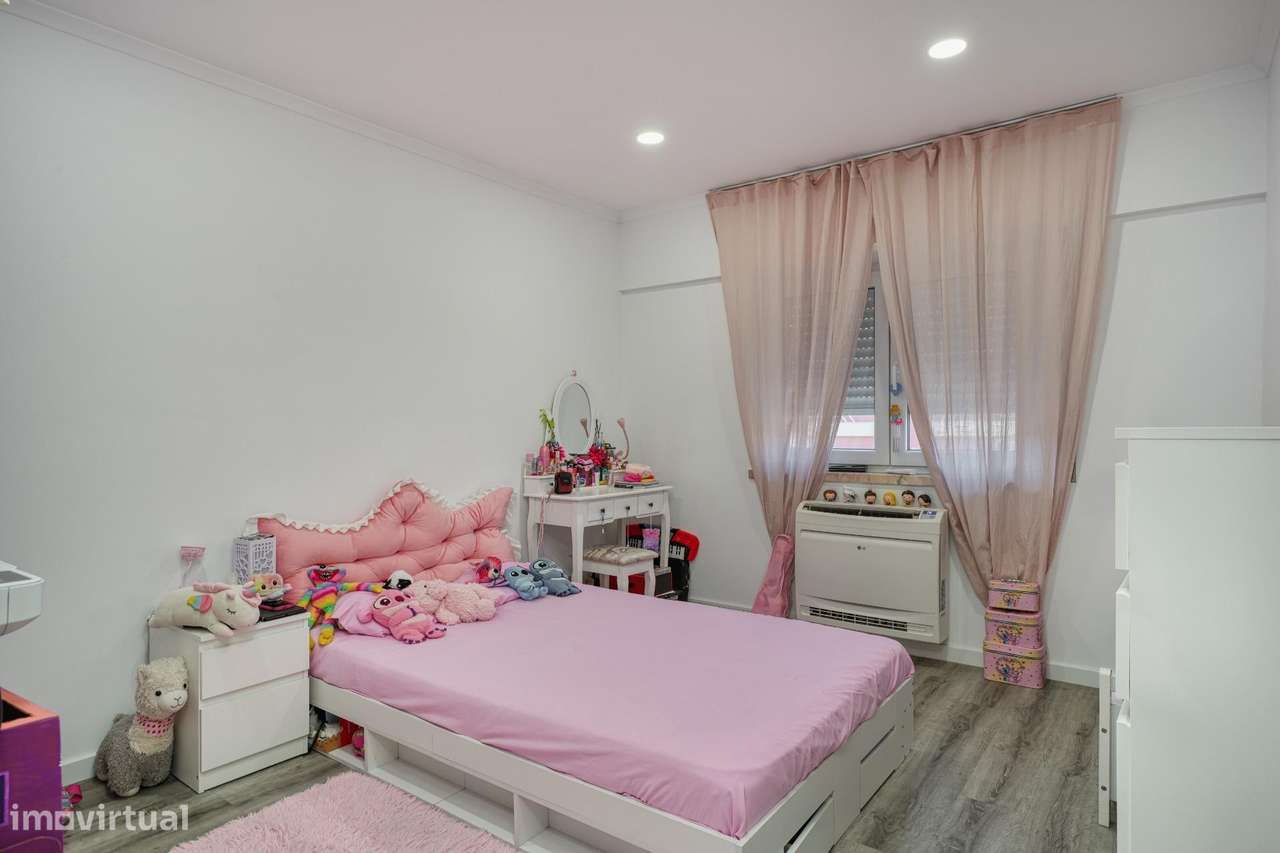 Apartamento T2+1 Totalmente Remodelado no Casal do Marco, Seixal-15