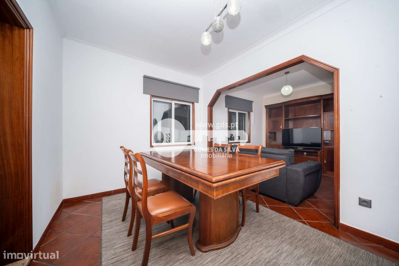 Moradia T3 com estabelecimento comercial em Dume, Braga-24