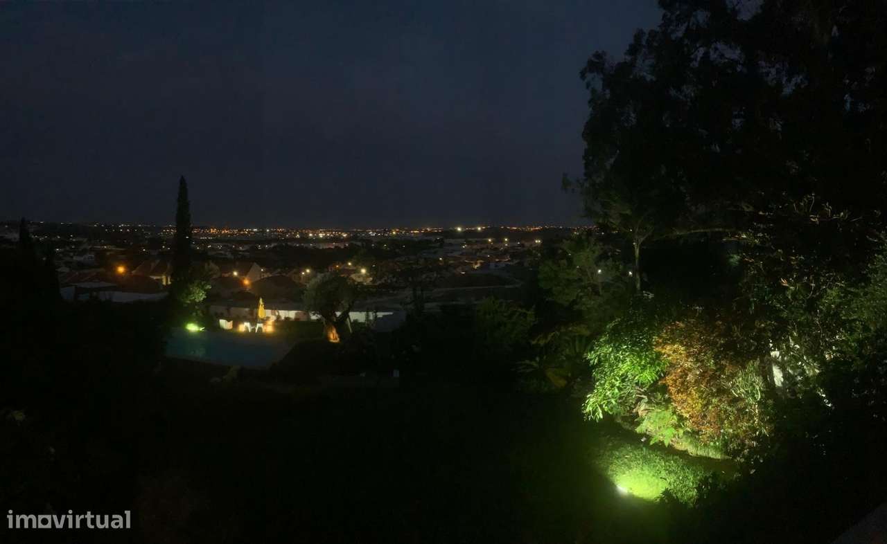 Moradia Contemporânea com Vista Mar e Piscina, Próxima da Beloura e Es-39