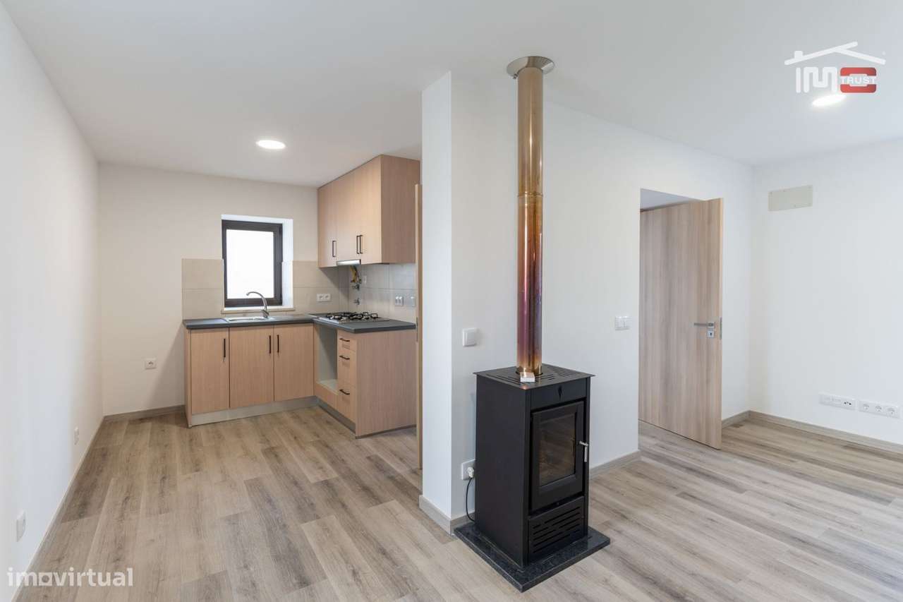 Moradia T1+1 renovada em Perulheira, S. Mamede - Grande imagem: 5/14