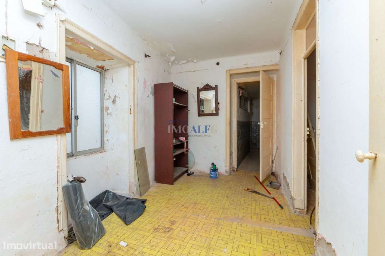 Predios para reabilitação no coração do Montijo-25