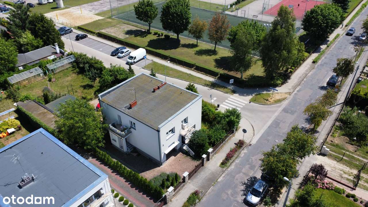 Narożny dom z potencjałem dla dwóch pokoleń / dom + usługi / gabinet