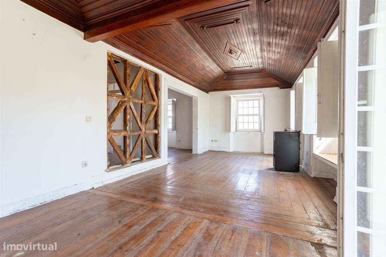 Moradia histórica T6 com piscina e anexo – centro de Salvaterra de Mag-18