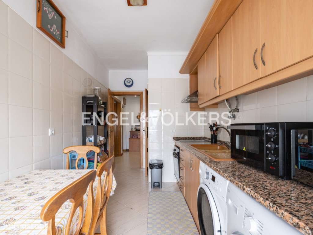 Apartamento T2 mobilado na Quinta do Texugo-9
