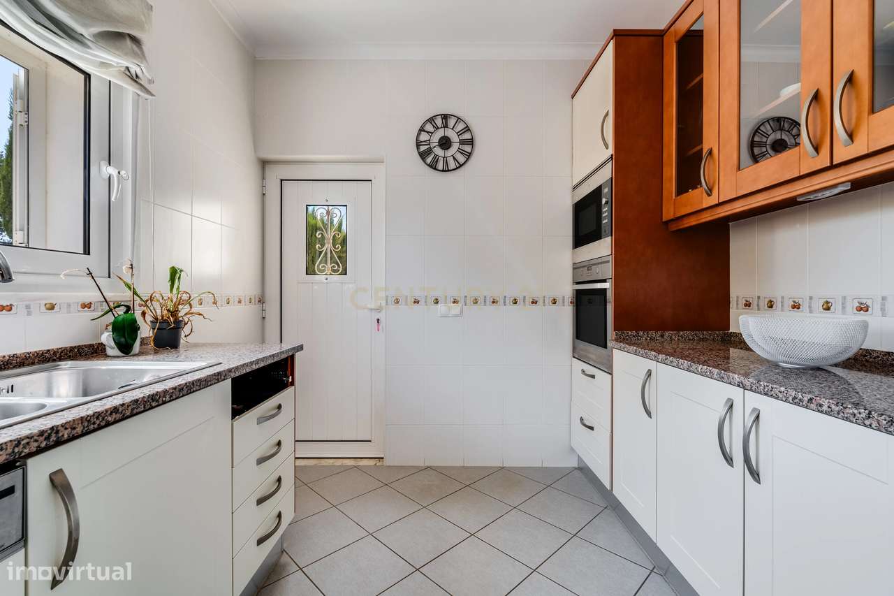 Moradia Independente T3, com Piscina e Amplo Espaço Exterior, em Algoz-12