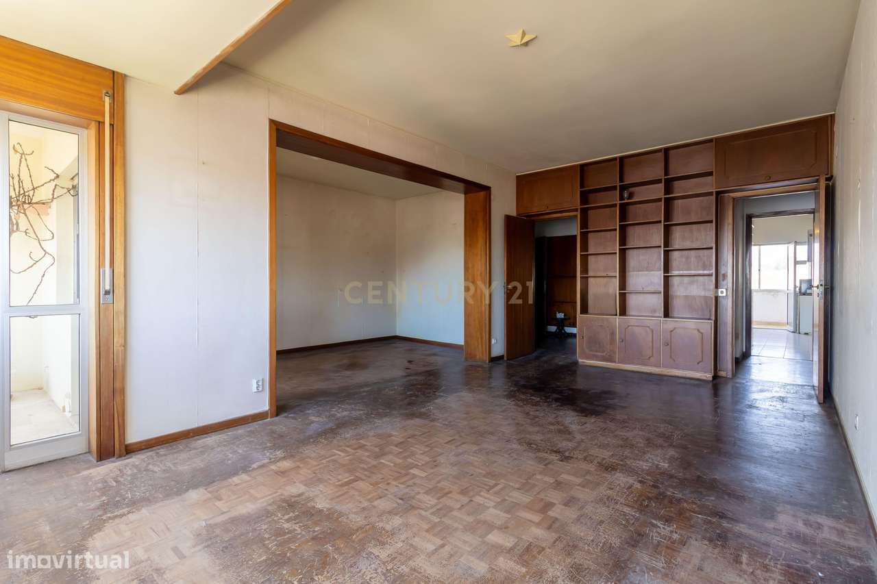 Miraflores | Luz, Espaço e Vistas Desafogadas para Criar uma Casa Únic-8